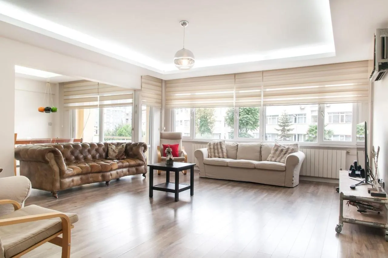 Central And Vibrant Flat With Balcony In Besiktas Istanbul