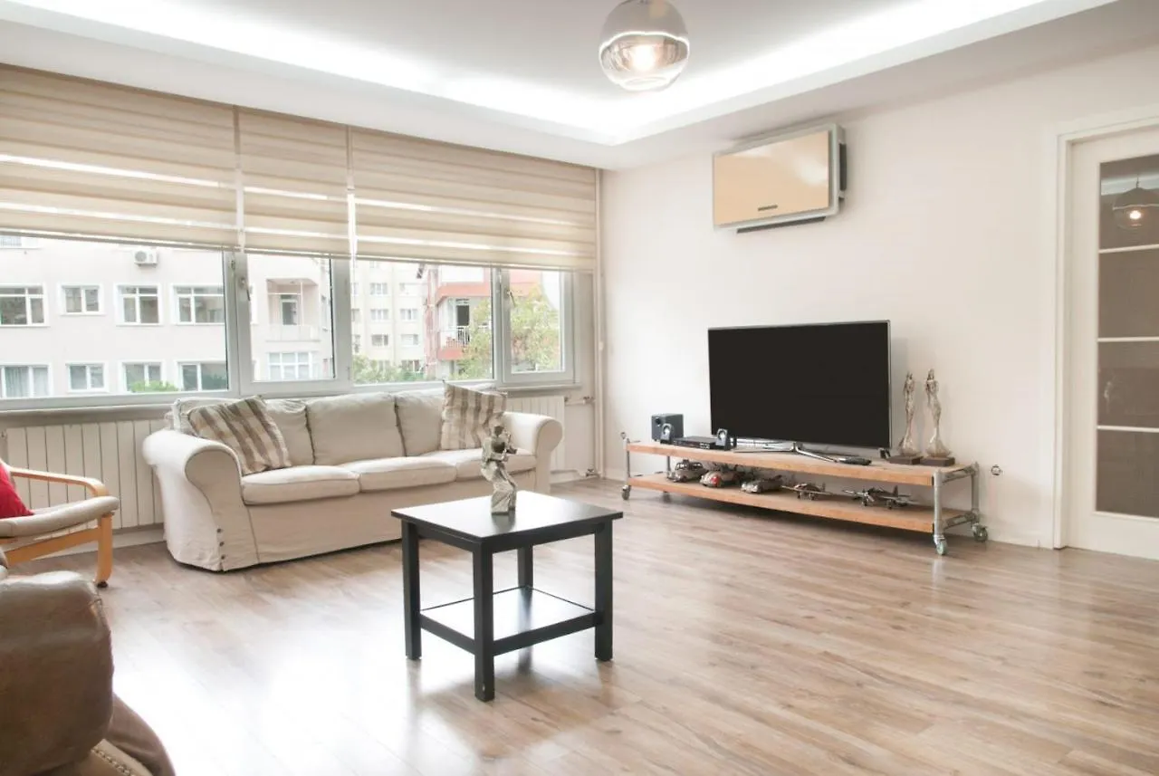Apartment Central And Vibrant Flat With Balcony In Besiktas Istanbul
