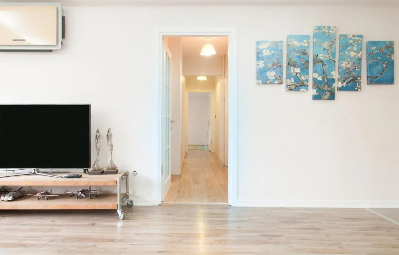 Central And Vibrant Flat With Balcony In Besiktas Istanbul Apartment